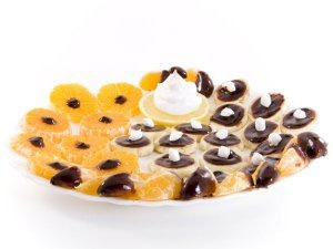 Mandarinas con chocolate. Postre para niños.